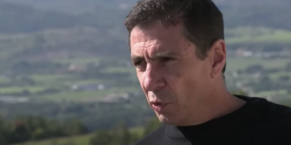 LE JEU DANS LA PEAU, SEBASTIEN BERTRANK, FACETIEUX ENTRAÎNEUR DE RUGBY.