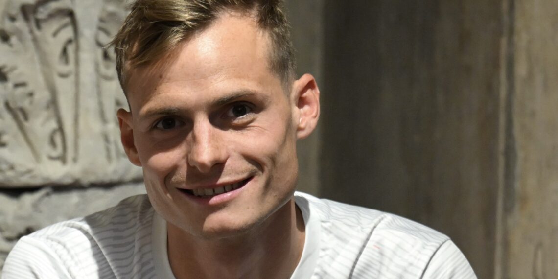 LÈVE-TOI ET MARCHE !